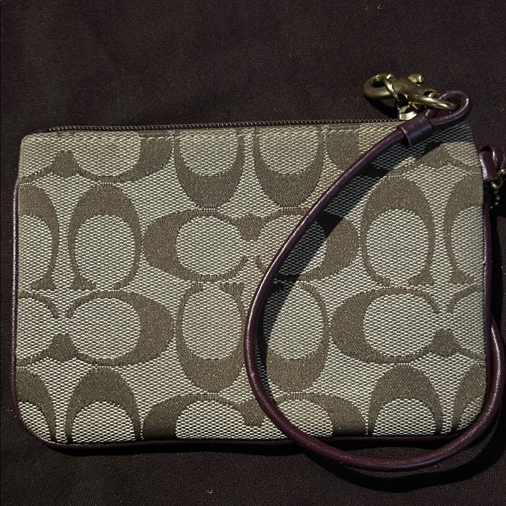 Coach Leatherware Wristlet w/ Burgandy Leather Accents & Tattersall Liner - Picture 3 of 8